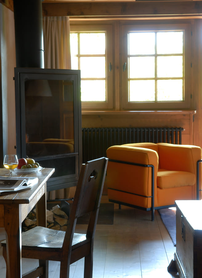 Chambre avec cheminée à la Ferme