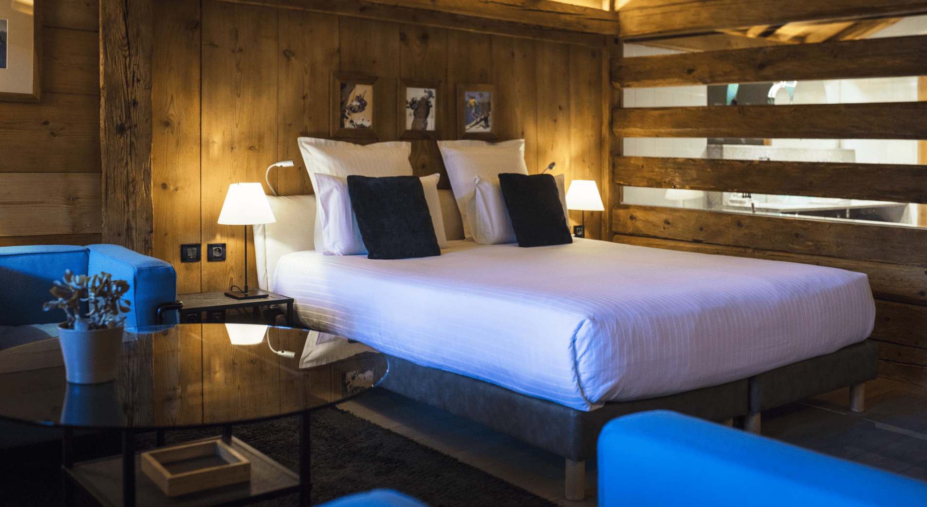 Literie de la grande chambre à l'appartement à la ferme