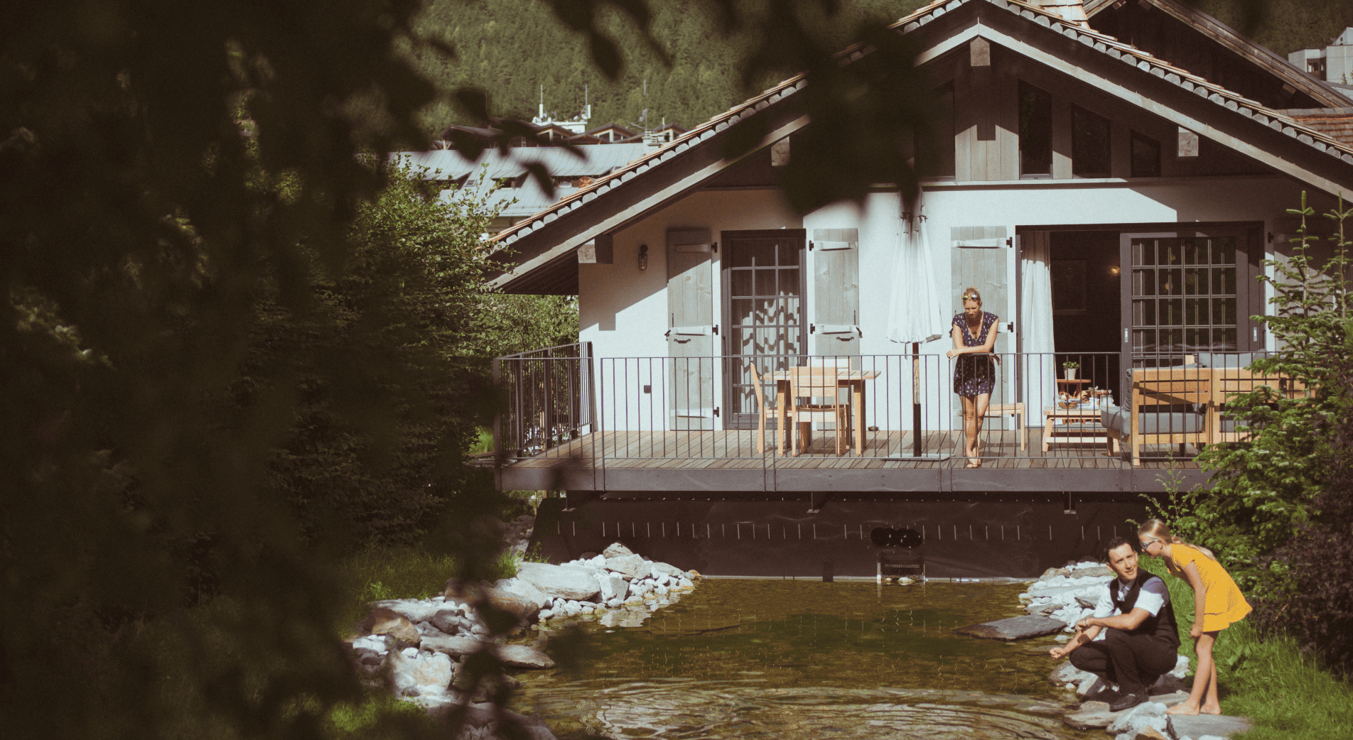 Terrasse de la suite Blaitiere avec vue sur le petit lac