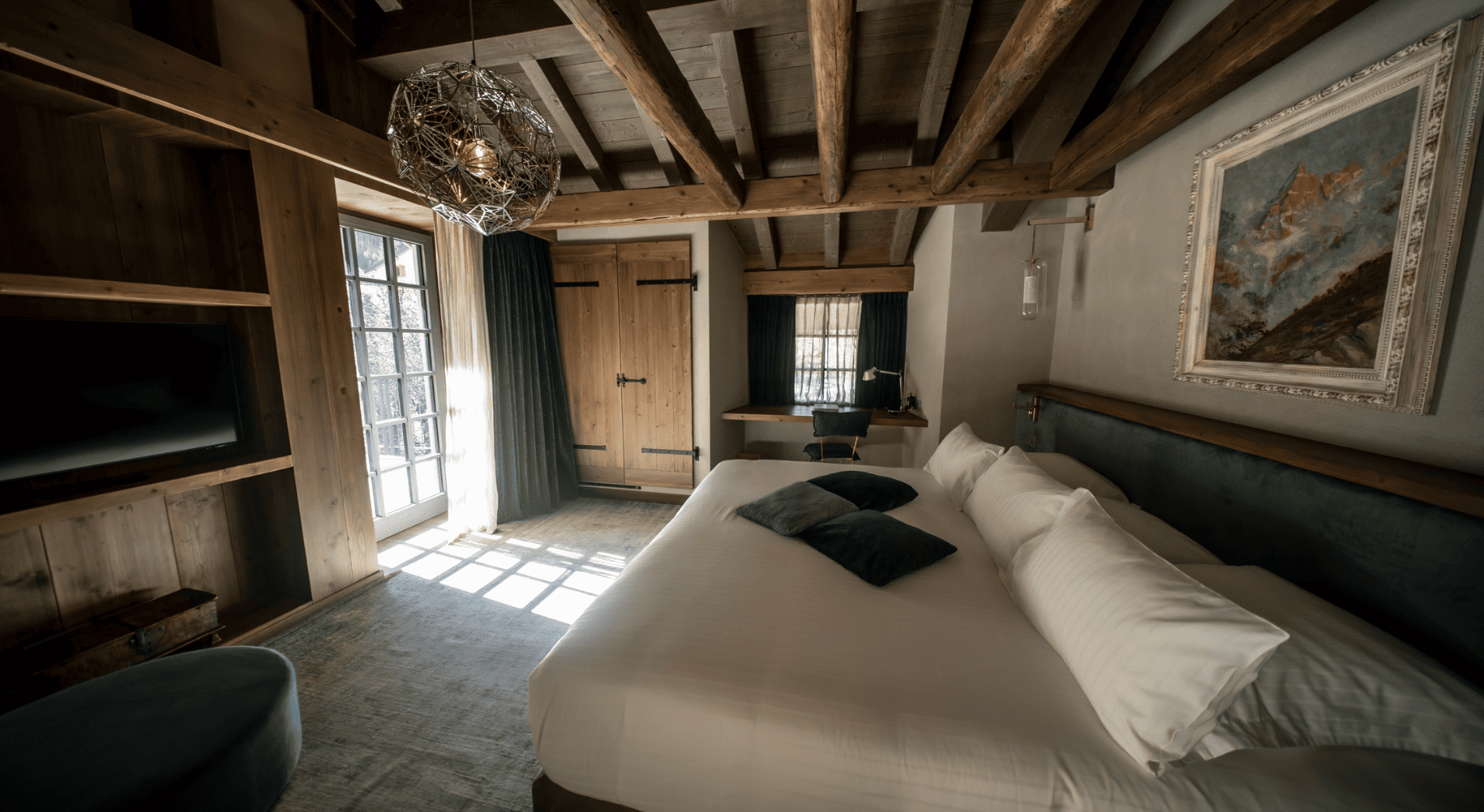 Chambre et literie de la suite Blaitière