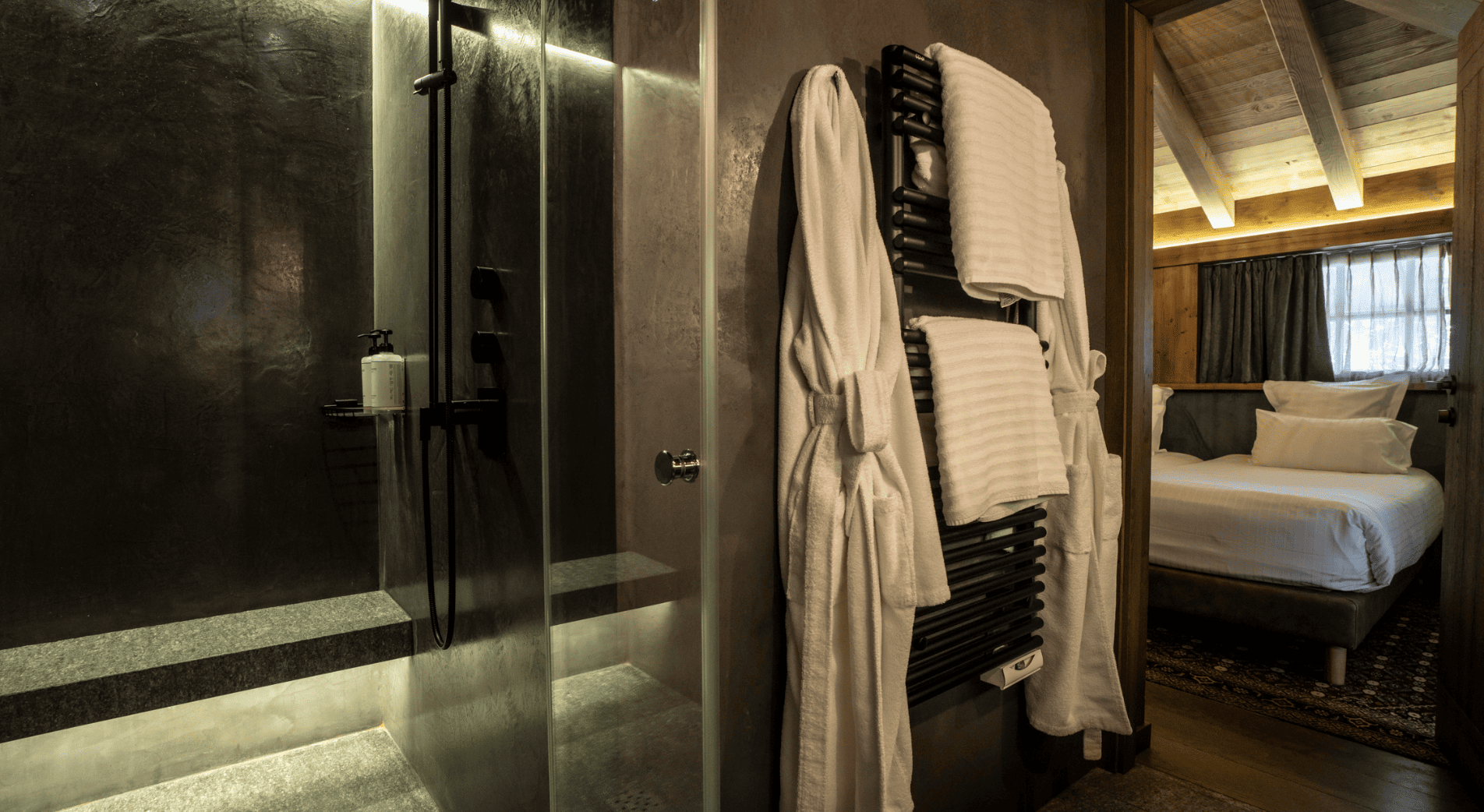 Sèche serviette et hammam de la suite Blaitière