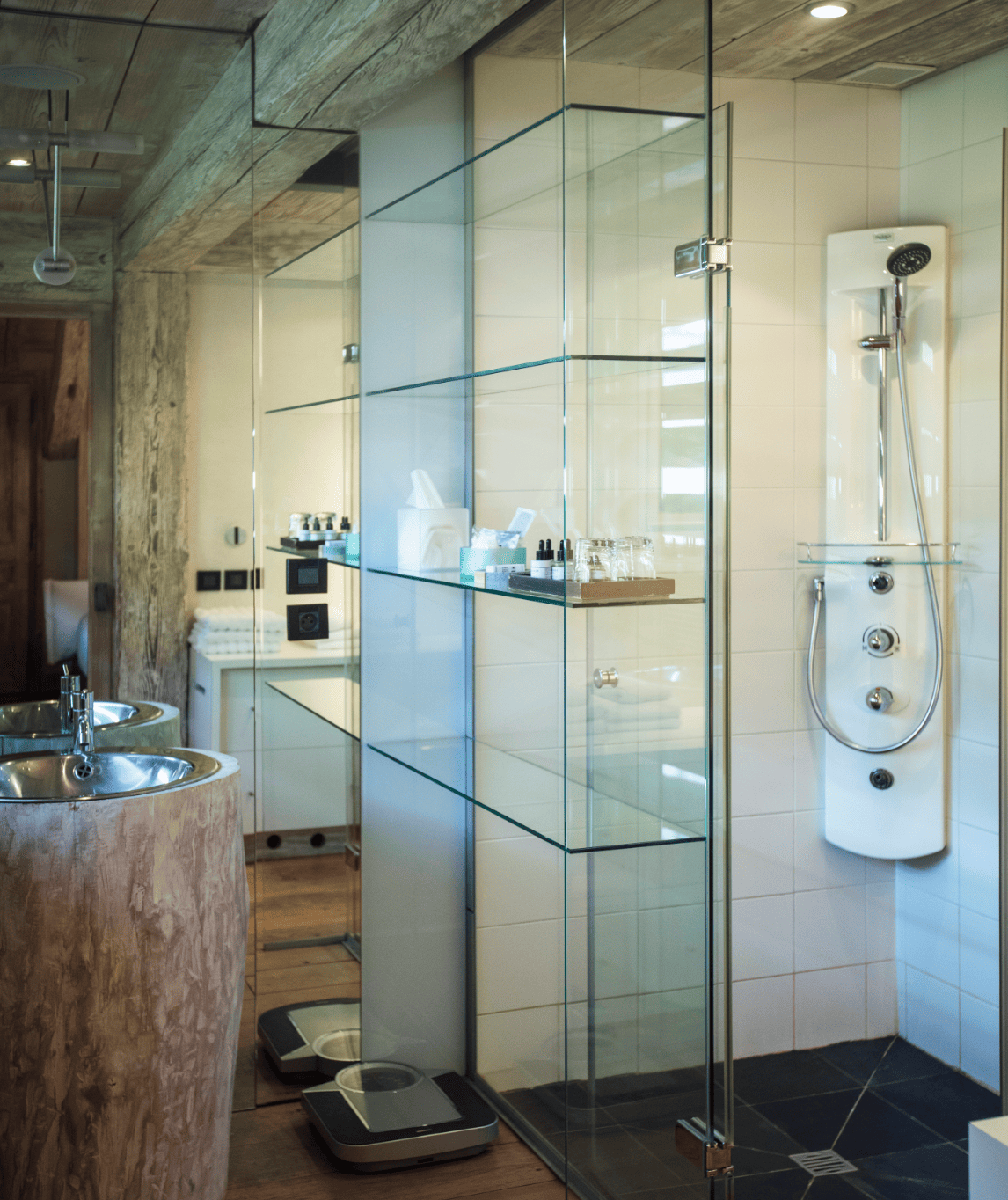 Salle de bain et douche de la suite Martine