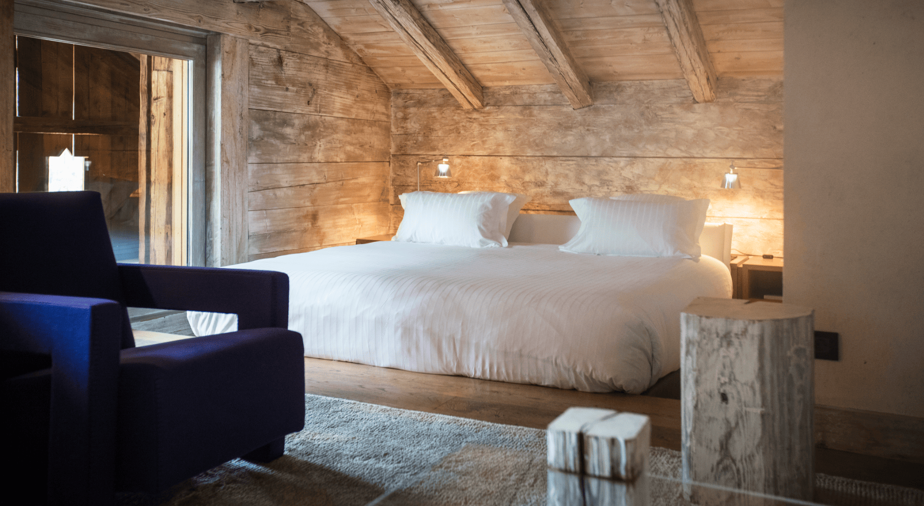 Chambre à l'étage de la suite Martine